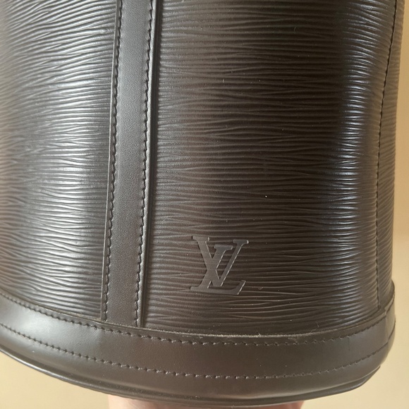 Louis Vuitton Epi GM Bucket Bag - Picture 3 of 13
